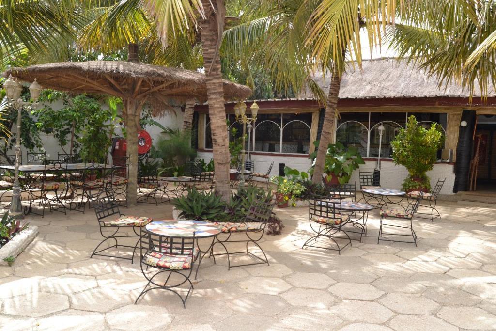 Hotel Club Safari Мбур Экстерьер фото